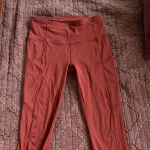 Lululemon size 6 capri leggings